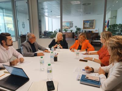 La delegada del Consell en Castellón se reúne con el equipo de gobierno de Oropesa para conocer las principales necesidades del municipio